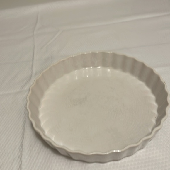 Vintage White Ceramic 9 1/2” Pie Dish. - Picture 2 of 5